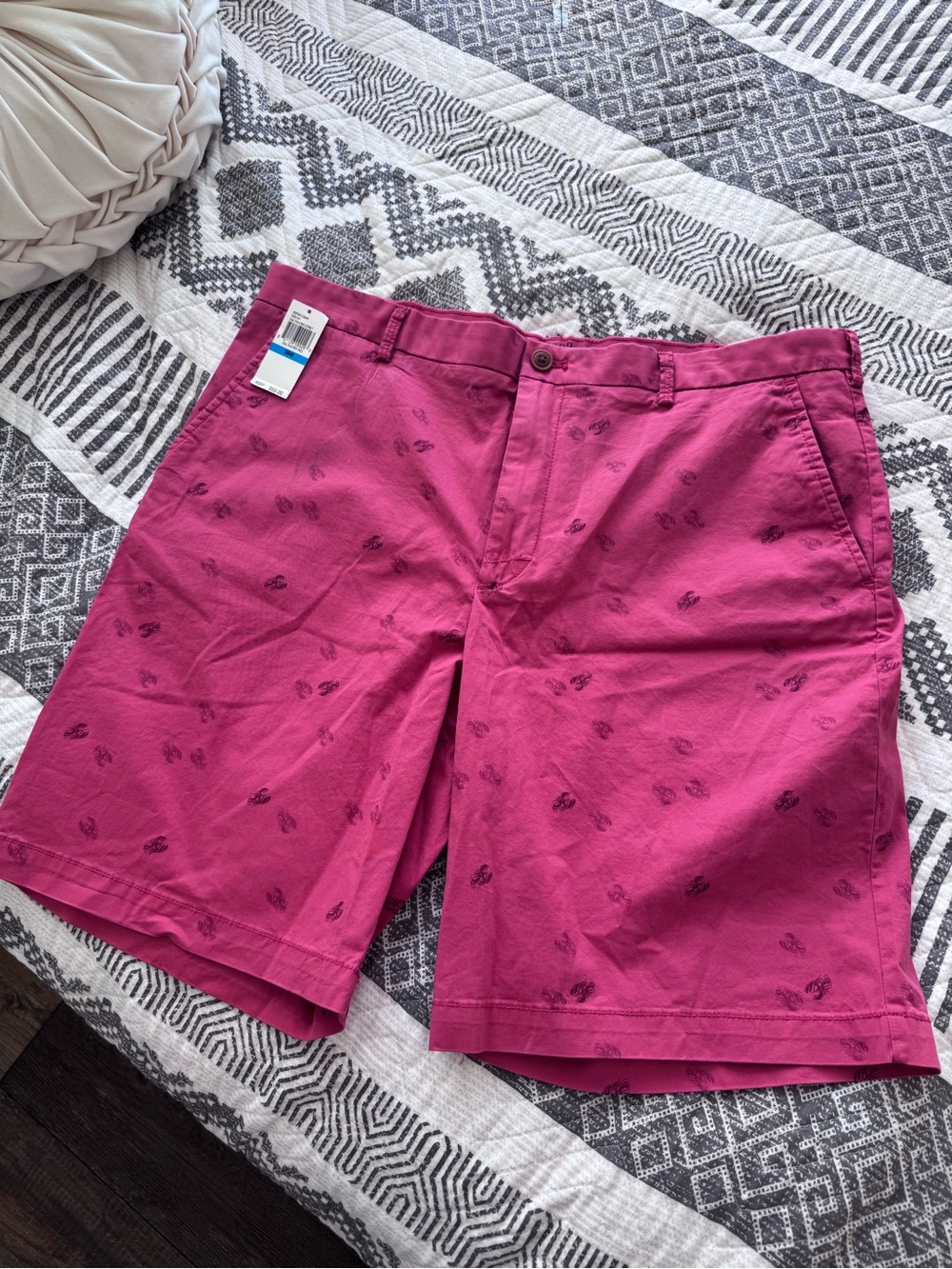 IZOD Saltwater Stretch Lobster Print Flat Front Shorts